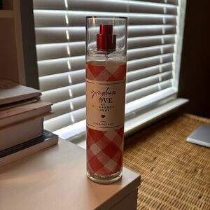 Gingham Love by Bath and Body Works body spray